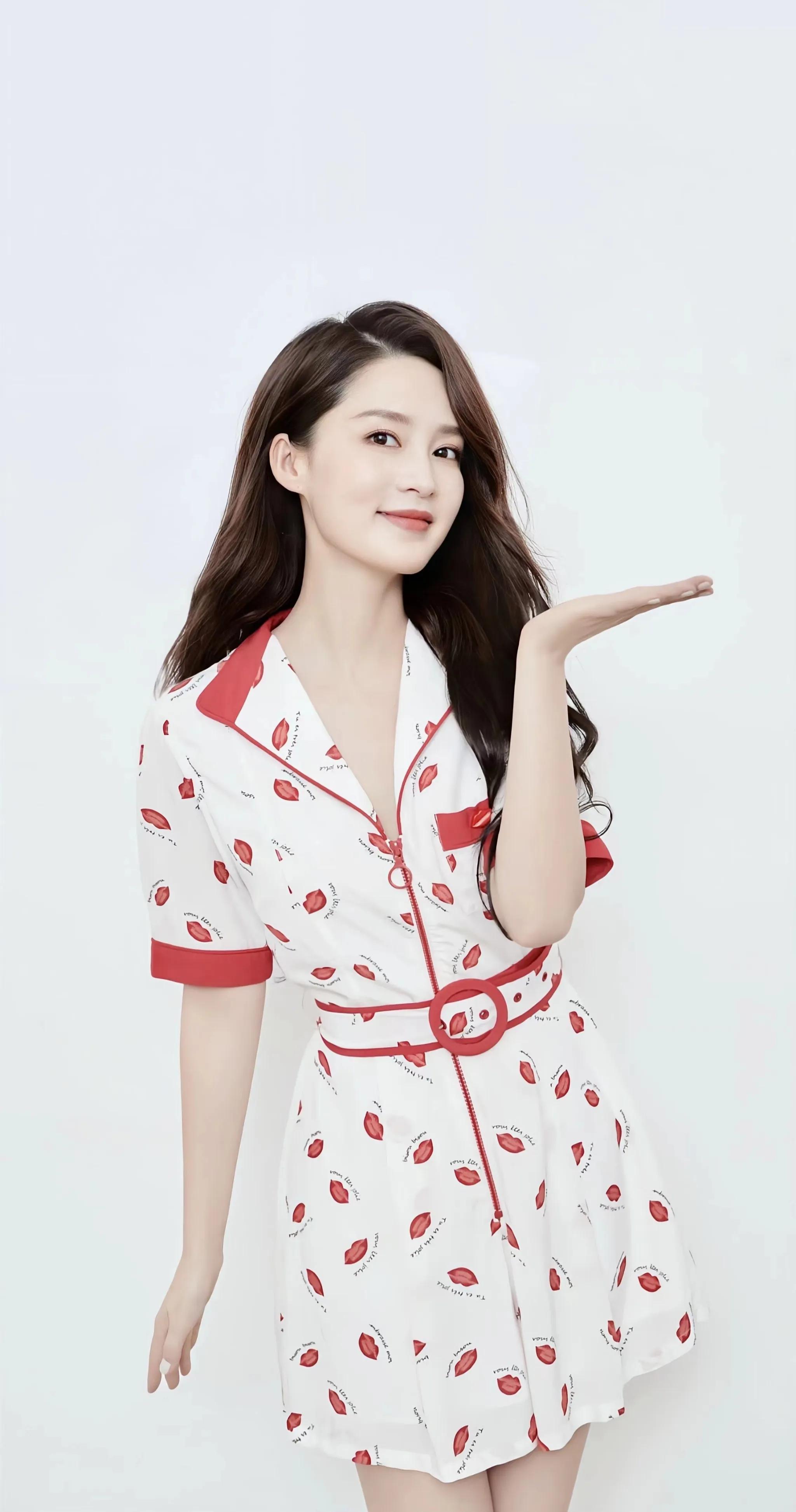 李沁原图画质增强版美图分享