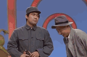 主持人抢话、演员笑场，这8届央视春晚的失误，堪称“灾难现场”