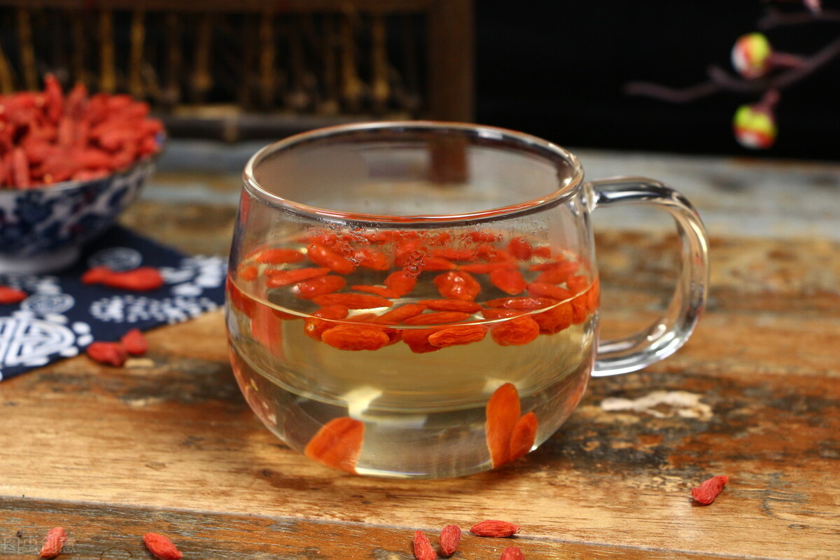 用枸杞泡水喝,对身体有什么好处吗?
