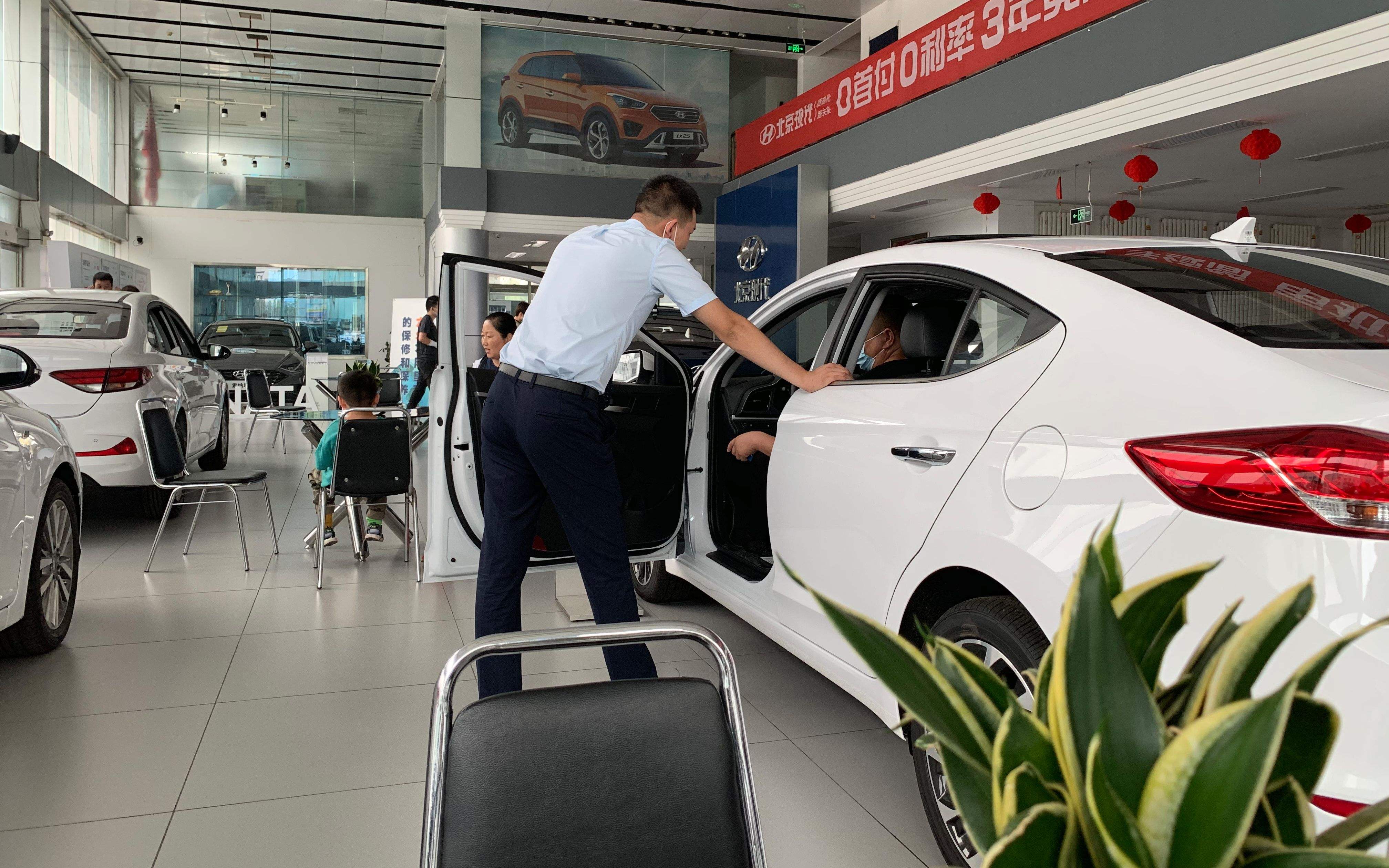 什么时候买车最便宜？4S店员工说漏了嘴，这3个时间是买车好时机