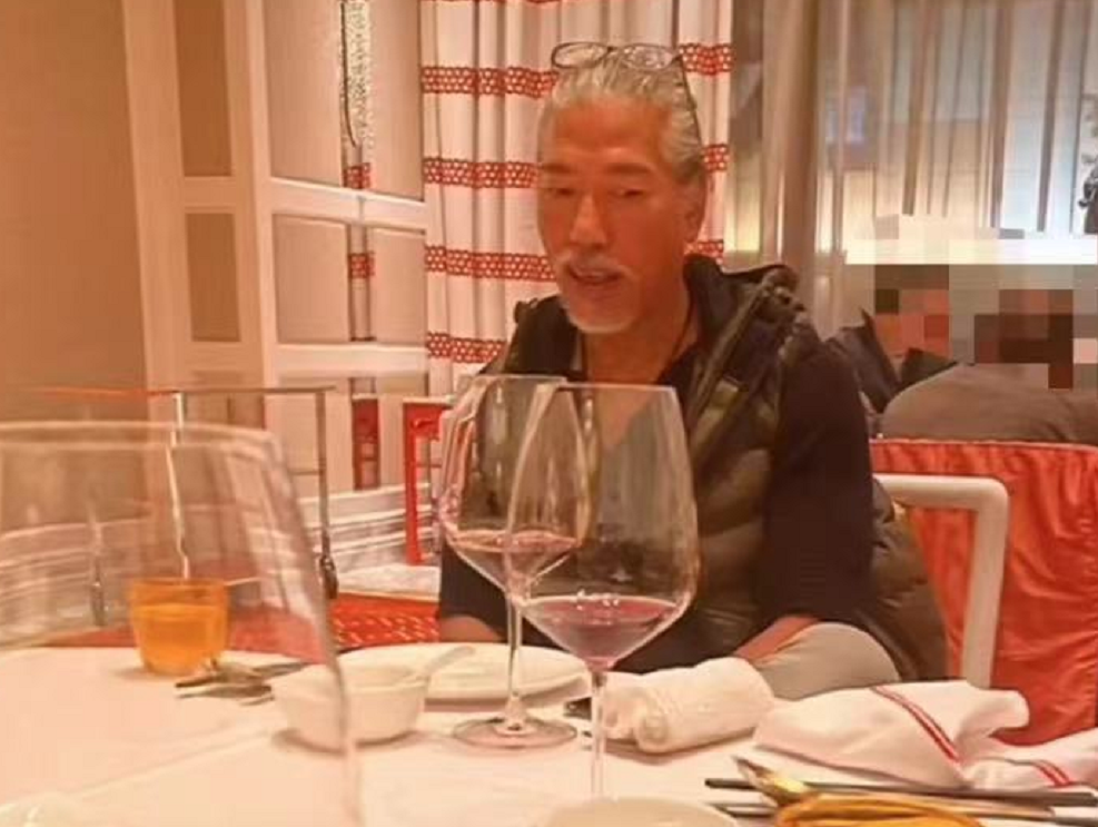 “自带悲剧脸”的8位男星，五官凑在一起，演什么都很丧，怎么救