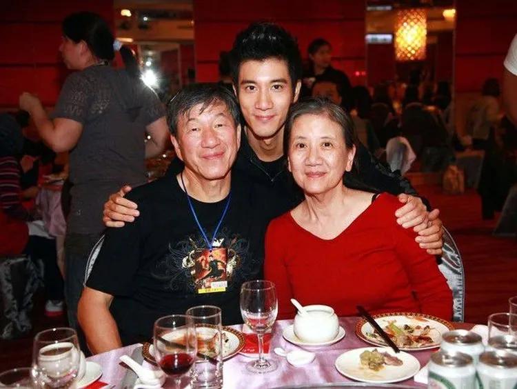 李靓蕾半夜再锤王力宏：有性瘾，自恋人格，造谣我有精神病诋毁我