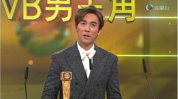 TVB颁奖礼上演宫斗，钟嘉欣痛失视后输给林夏薇是因为站错队？