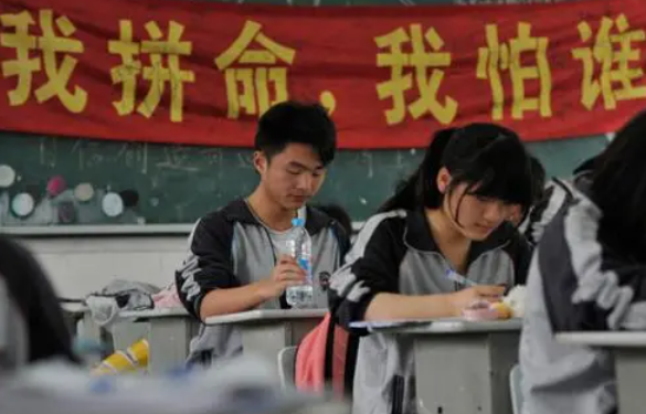 2022高考竞争或异常激烈，考生多少分有望上本科？班主任说出答案