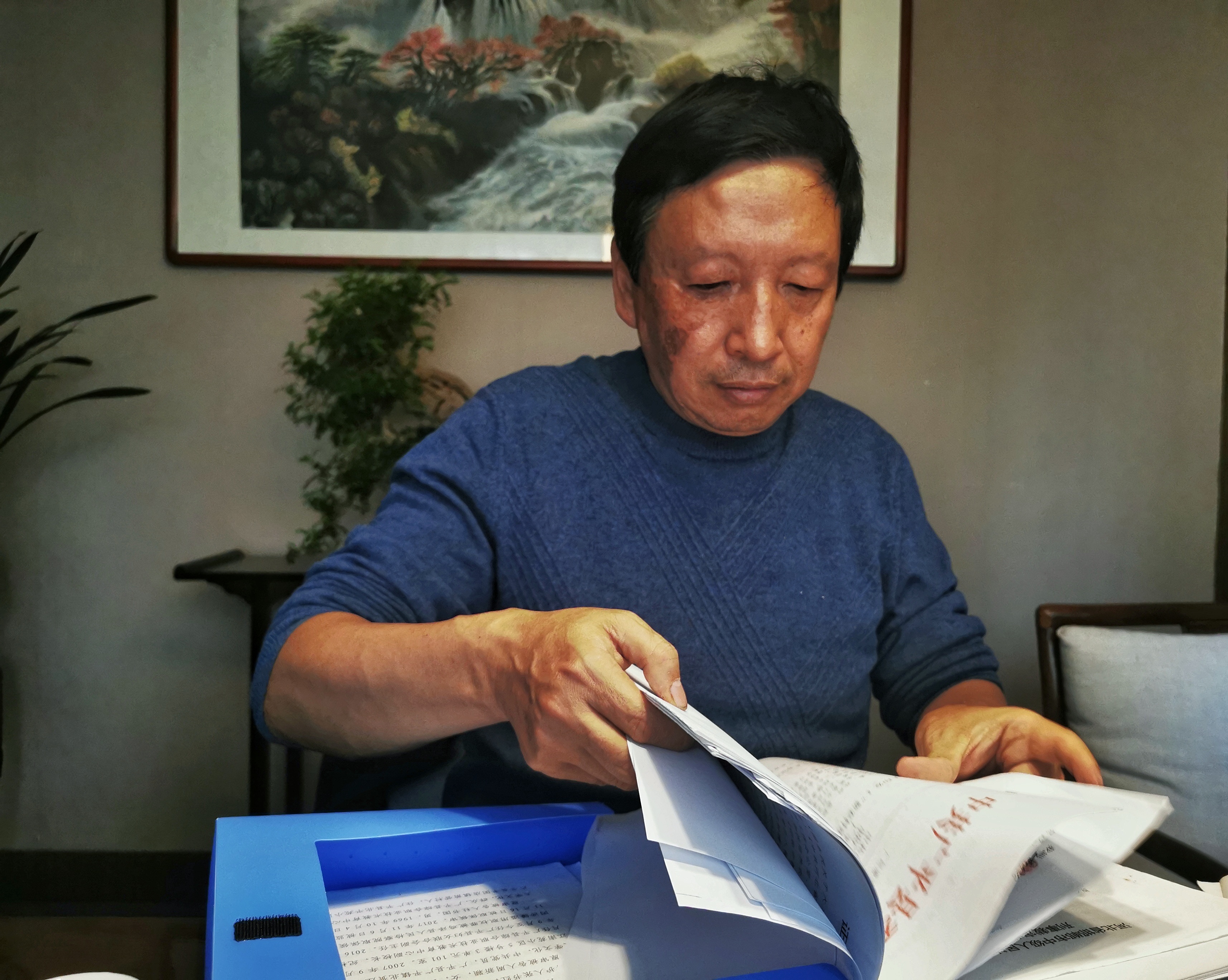 邯郸一前校长自称执行上级政策却获刑，不甘当“牺牲品”两次申请国家赔偿