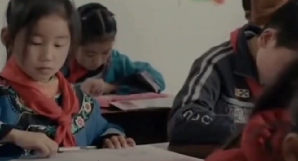 女学霸712分考入人大，毕业后嫁入农村生育六个孩子，靠低保度日