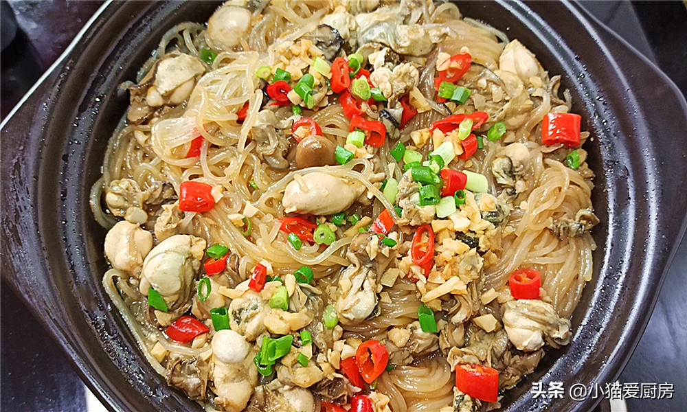 用蒜蓉粉丝蒸煲生蚝，3斤都不够吃，鲜嫩多汁入口那一刻太过瘾了