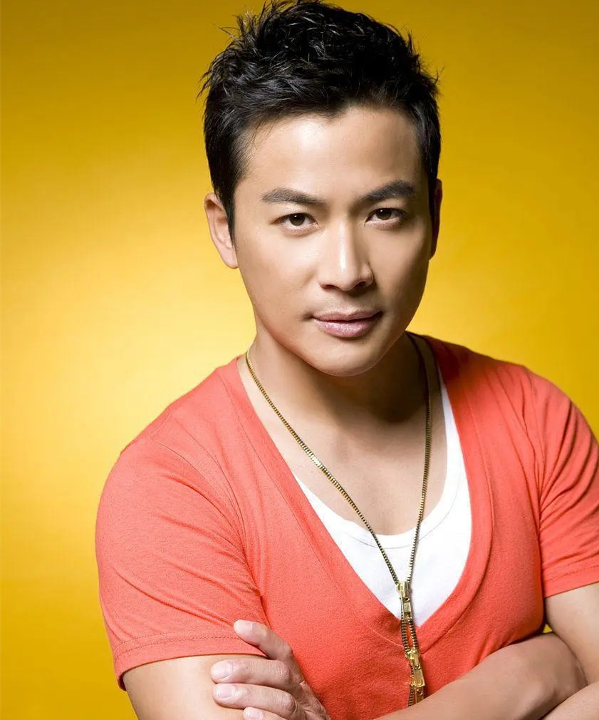 江宏恩与妻子秀恩爱！51岁身材健硕，渴望当爸但结婚5年仍无子女