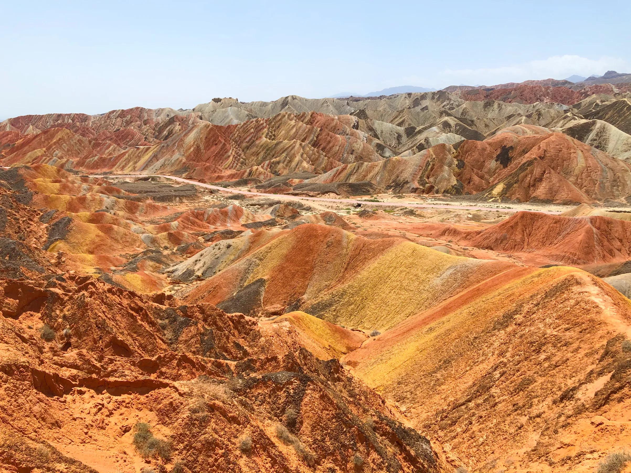 七彩丹霞地貌踩一腳恢複需要60年 天天看點