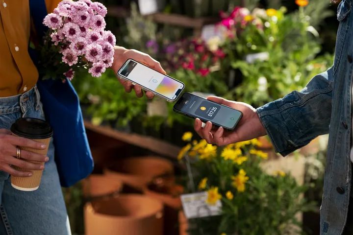 12 年后，iPhone 终于「变成」了 POS 机
