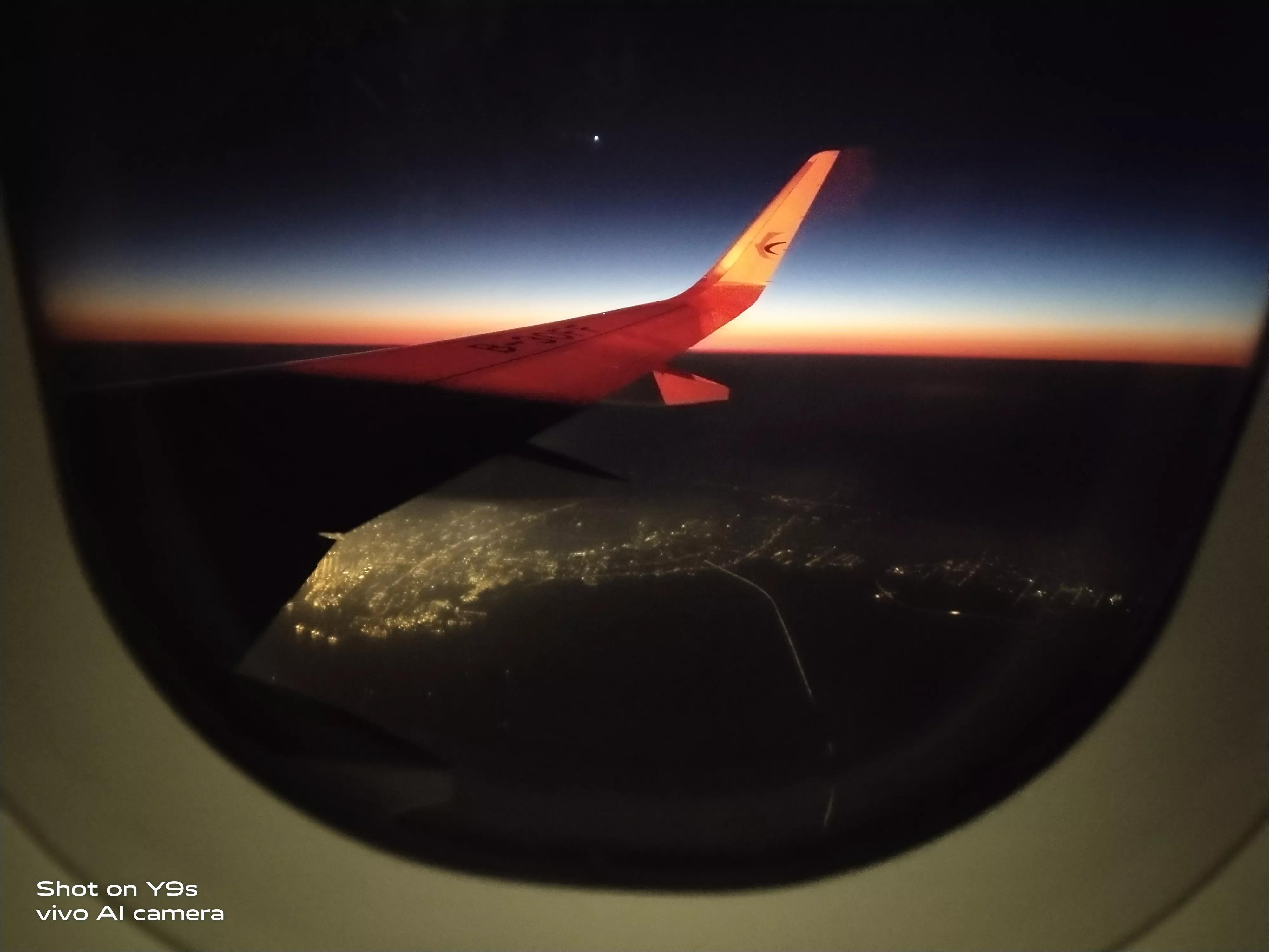 在飞机上看到的一抹夕阳