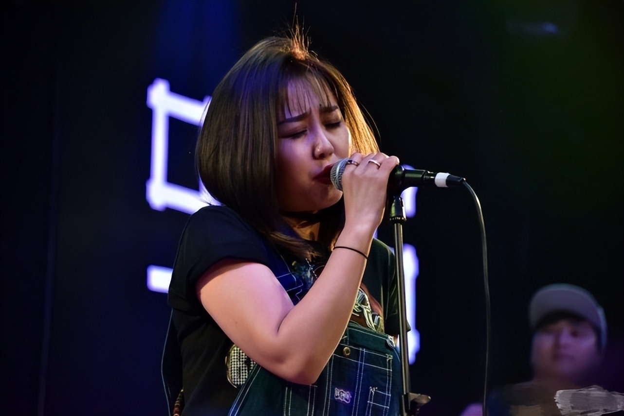 9596乐队主唱阿丽玛车祸去世,年仅31岁,乐队成员发文悼念