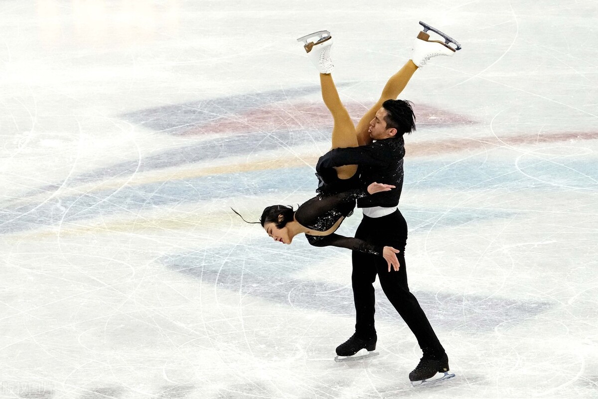 男女双人花样滑冰冠军图片