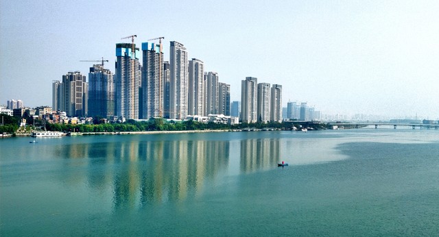 为何湖北省襄阳市如此疯狂造城，昂贵的襄阳房价与襄阳市城市格局