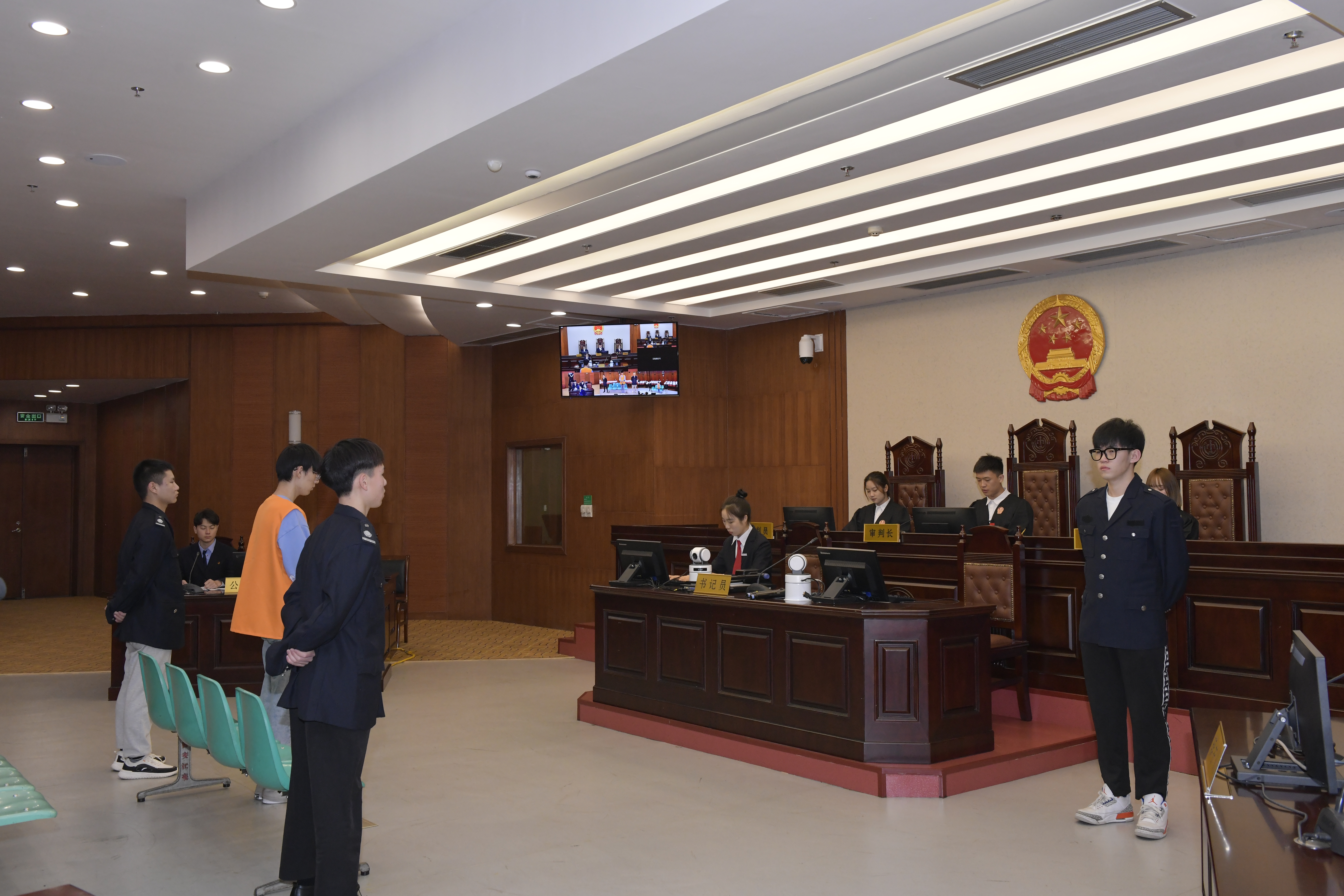 西安市法院少年庭邀请师生进法院 宣讲宪法