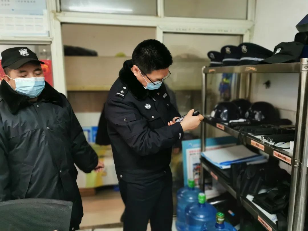 德阳市第一幼儿园邀请民警进园开展安保人员培训会议