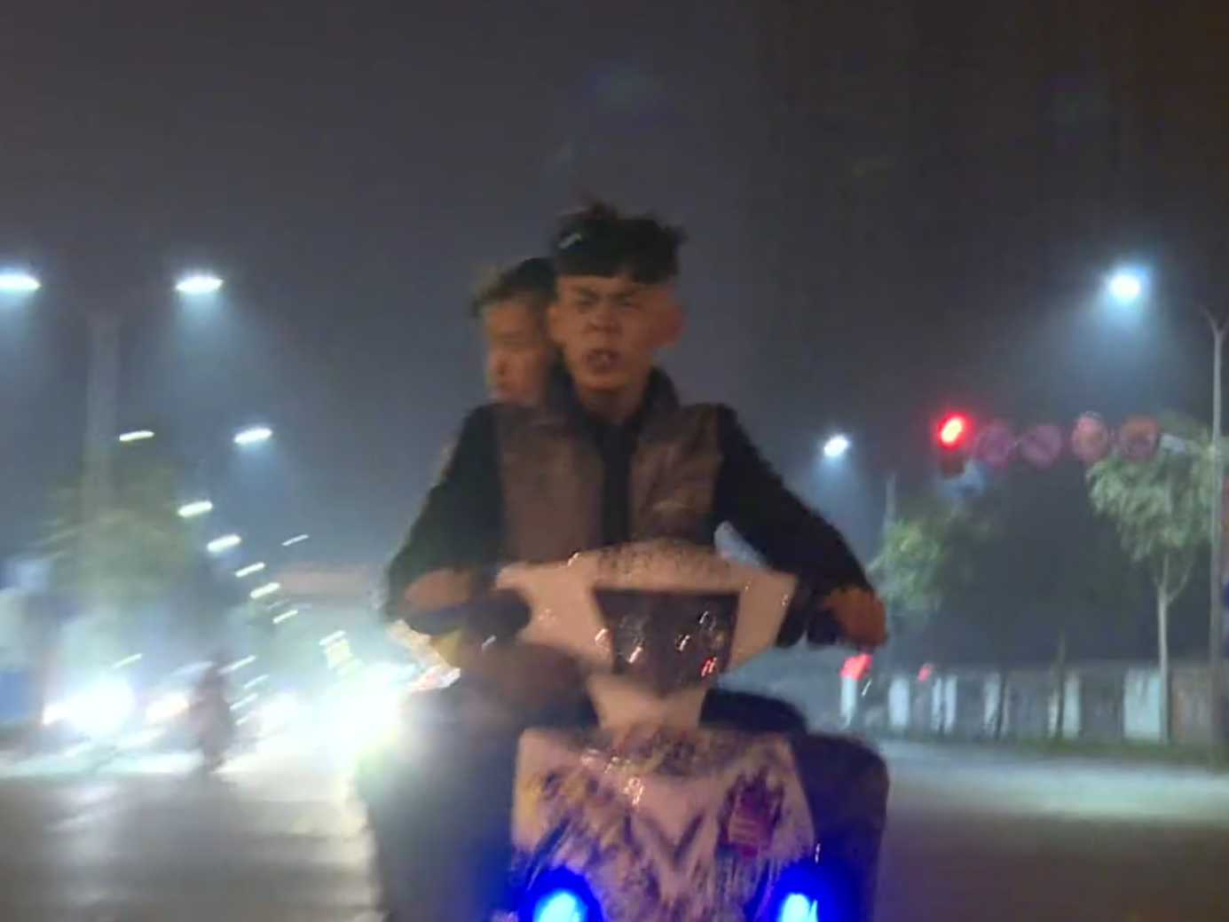 山东16岁富二代：逼姥爷下跪磕头，和母亲绝交，如今逆袭成为歌手