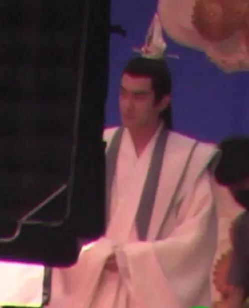 杨紫《长相思》被指改妆造，陈同勋偏爱坎肩，赵丽颖新剧来接力