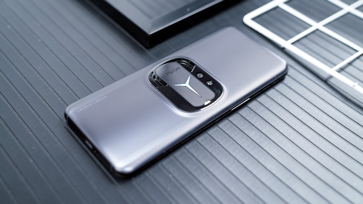 上手拯救者Y90电竞手机：骁龙8+双擎风冷，满血释放游戏特爽