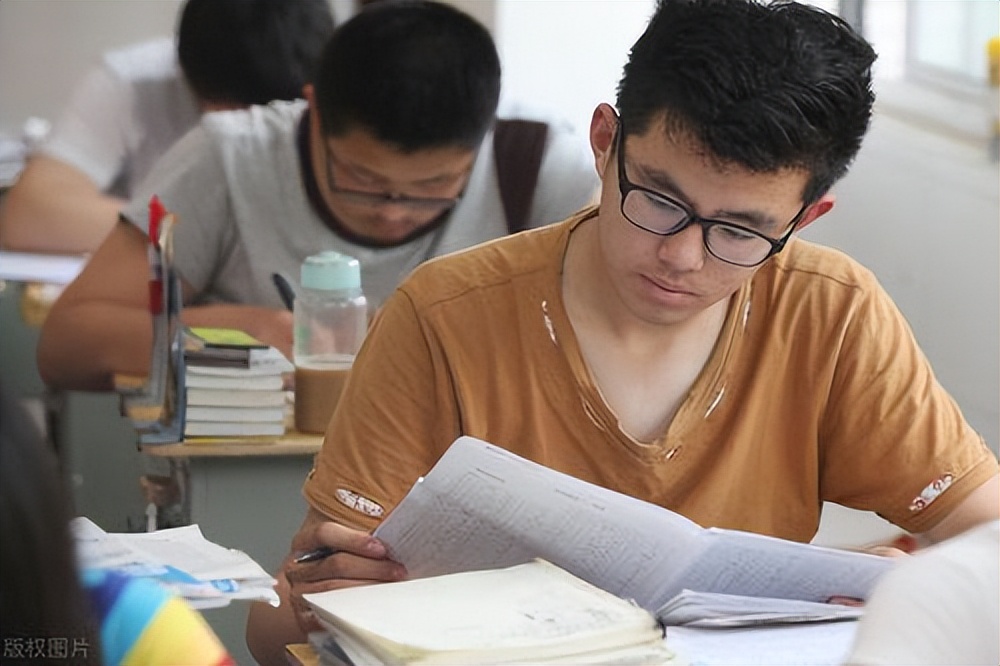 “上大学才有出路”是教育“最大”的误区