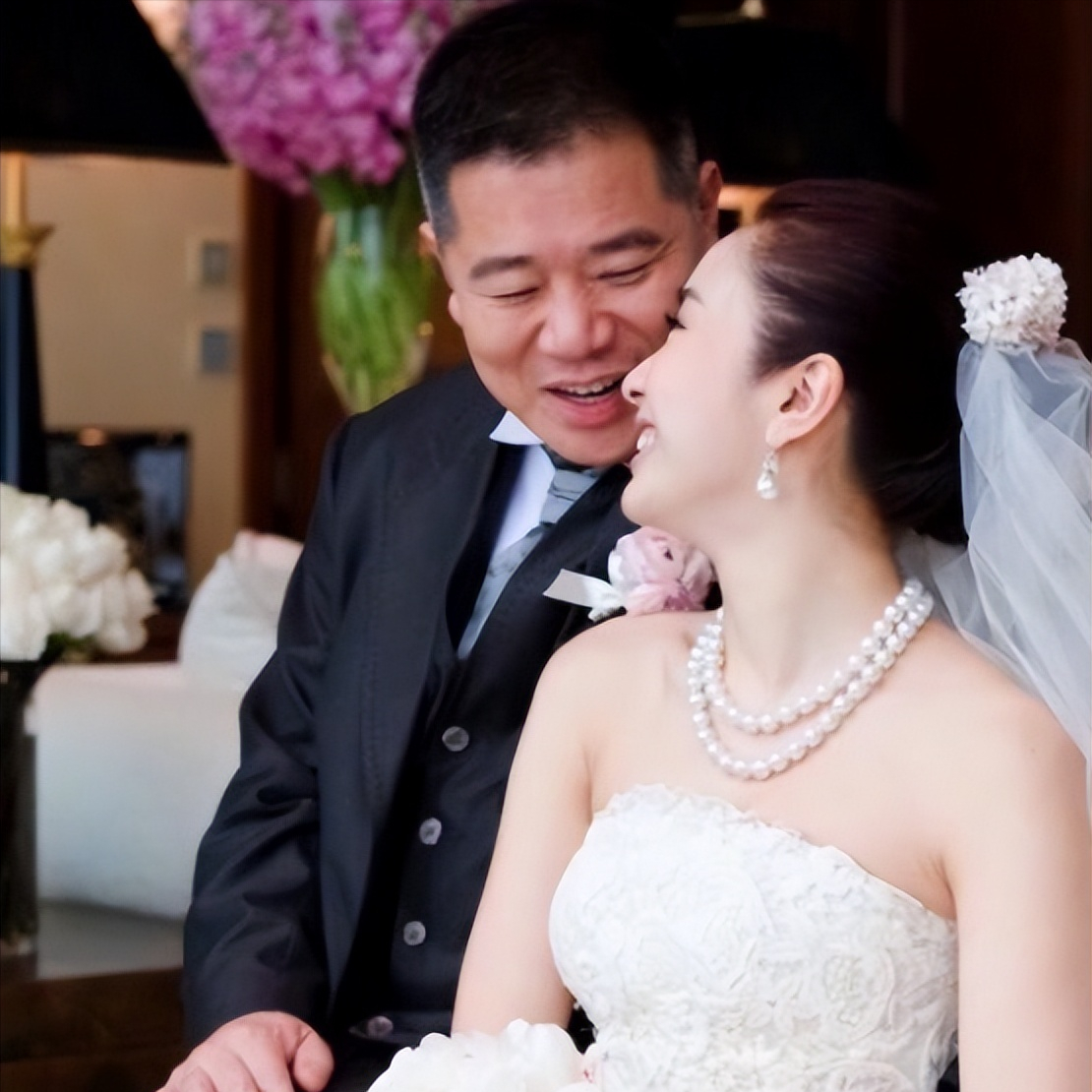 前半生波折后半生享福，嫁残疾富豪，13年后的黎姿才是人生赢家