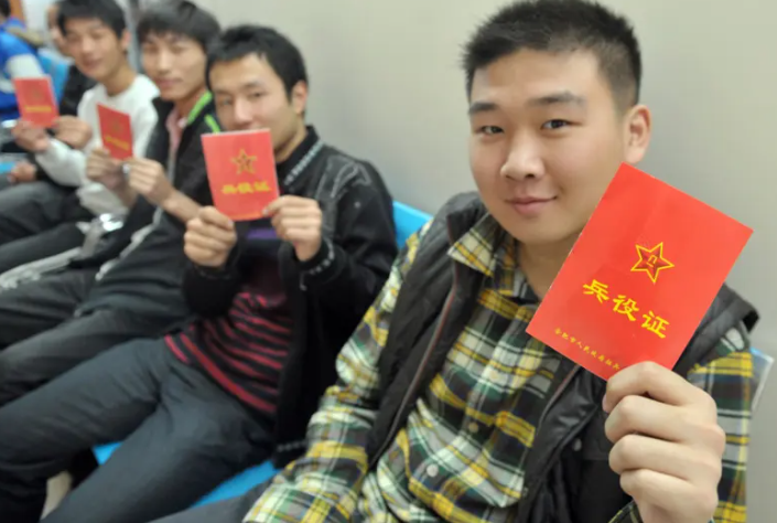 大学生“应征入伍”，当2年义务兵退伍后，可以拿到多少补助？