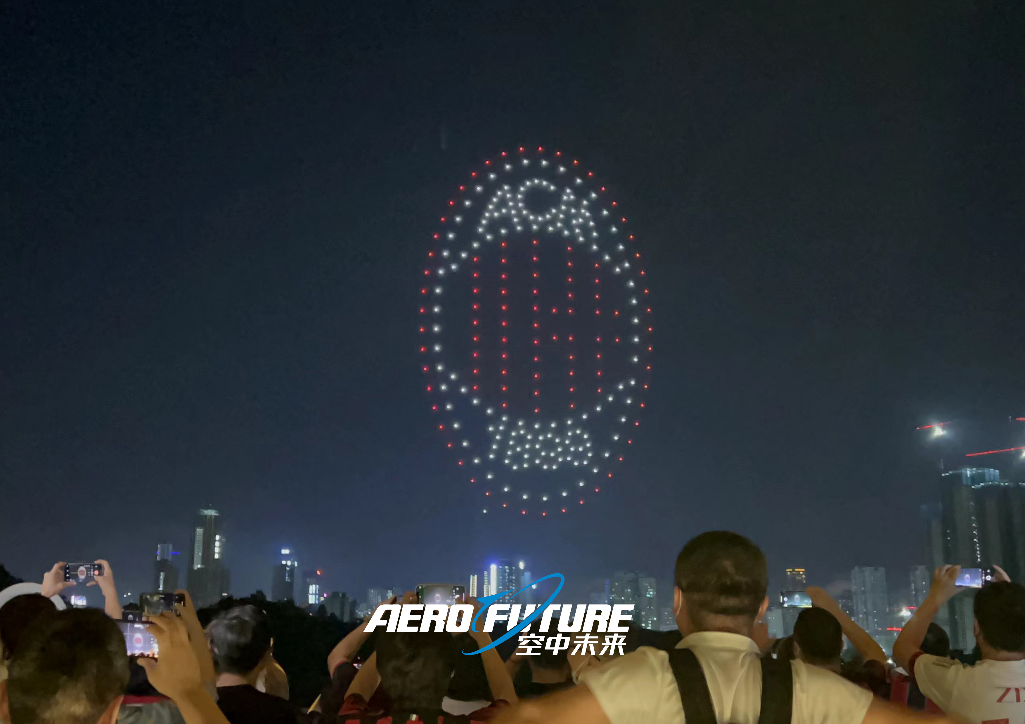球迷太疯狂！空中未来科技集团无人机编队表演庆祝AC米兰夺冠