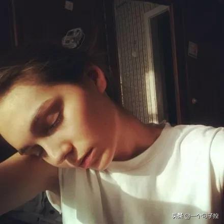 一扇不愿意为你开的门 一直敲是不礼貌的