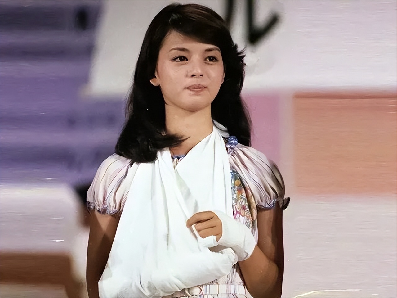 她是昭和顶级美人，美貌惊为天人！63岁至今未婚，优雅爆棚