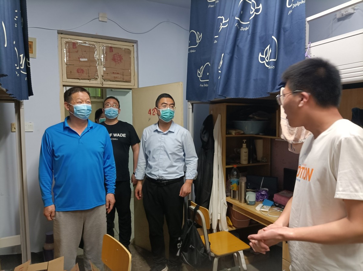50位书记、院长进驻宿舍，一日三餐免费提供！疫情突袭，郑州大学这样做！