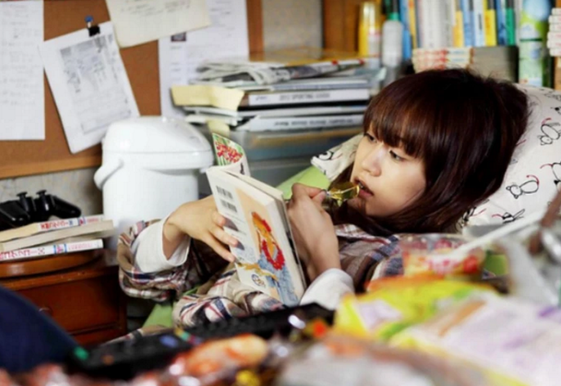 “新型啃老”悄然出现，90后大学生成新啃老族，父母慢慢被榨干