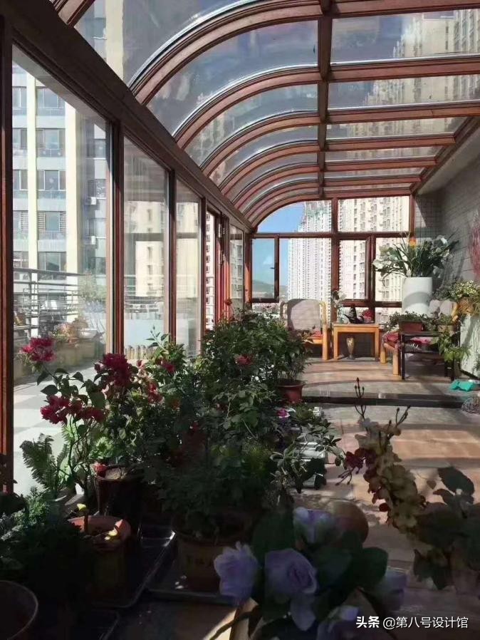 在装修的时候别怕麻烦，先把阳光房建好，内部随意改造都不会踩坑