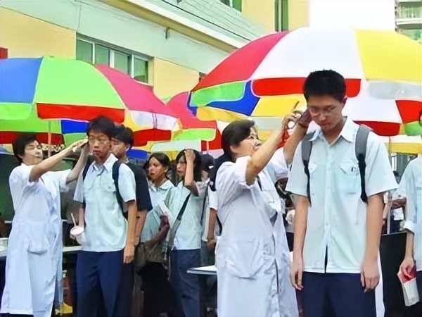 高考1977-2021，哪一张照片是属于你的记忆，太珍贵