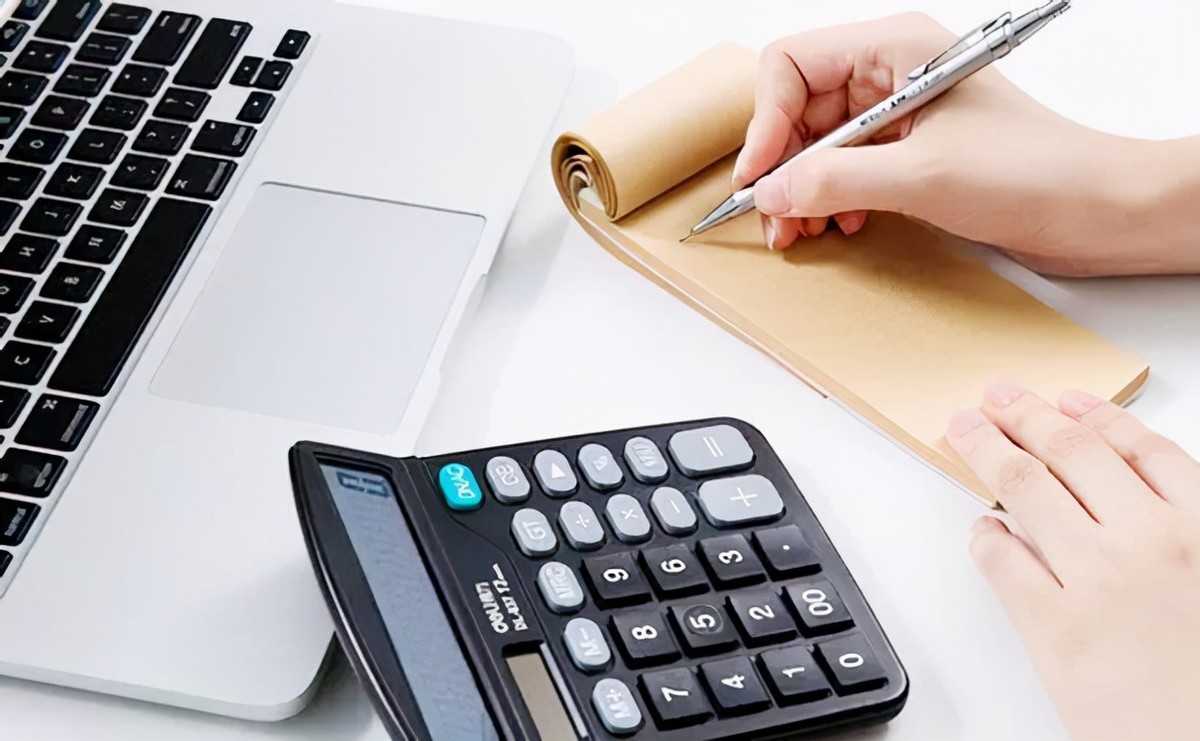 2017年，安徽一女会计贪污1158万，给男主播刷百万“钻石”