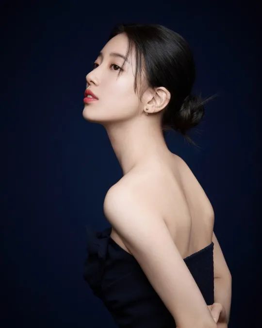 林允儿 泫雅 IU 郑容和 NANA 雪炫 LISA 玄彬 金泰妍 秀智 李光洙 V 车银优等