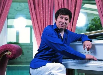 他被年长40岁的富婆包養，13年赚80亿，晚年却被丢进养老院