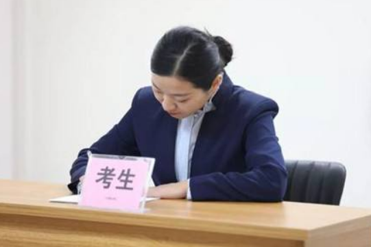 今年公务员将打破“35岁门槛”，实行报考新规则，考生表示很期待