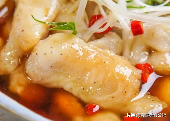 鲜嫩味美的油泼鱼片，操作简单，微辣又解馋，家人爱吃的美食
