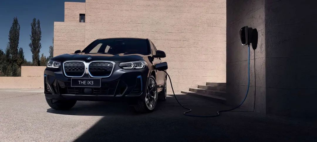 新BMW iX3 | 纯粹驾驶乐趣 以纯电风格演绎动感姿态