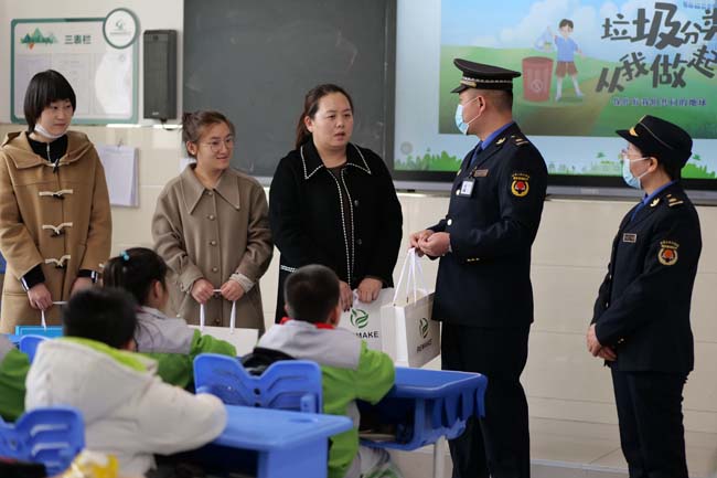 ����ǹ�����У԰����չ�������������