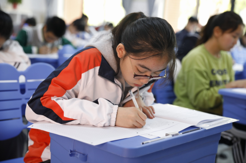 连明星都开始考编制，关晓彤张艺兴进入中国国家话剧院