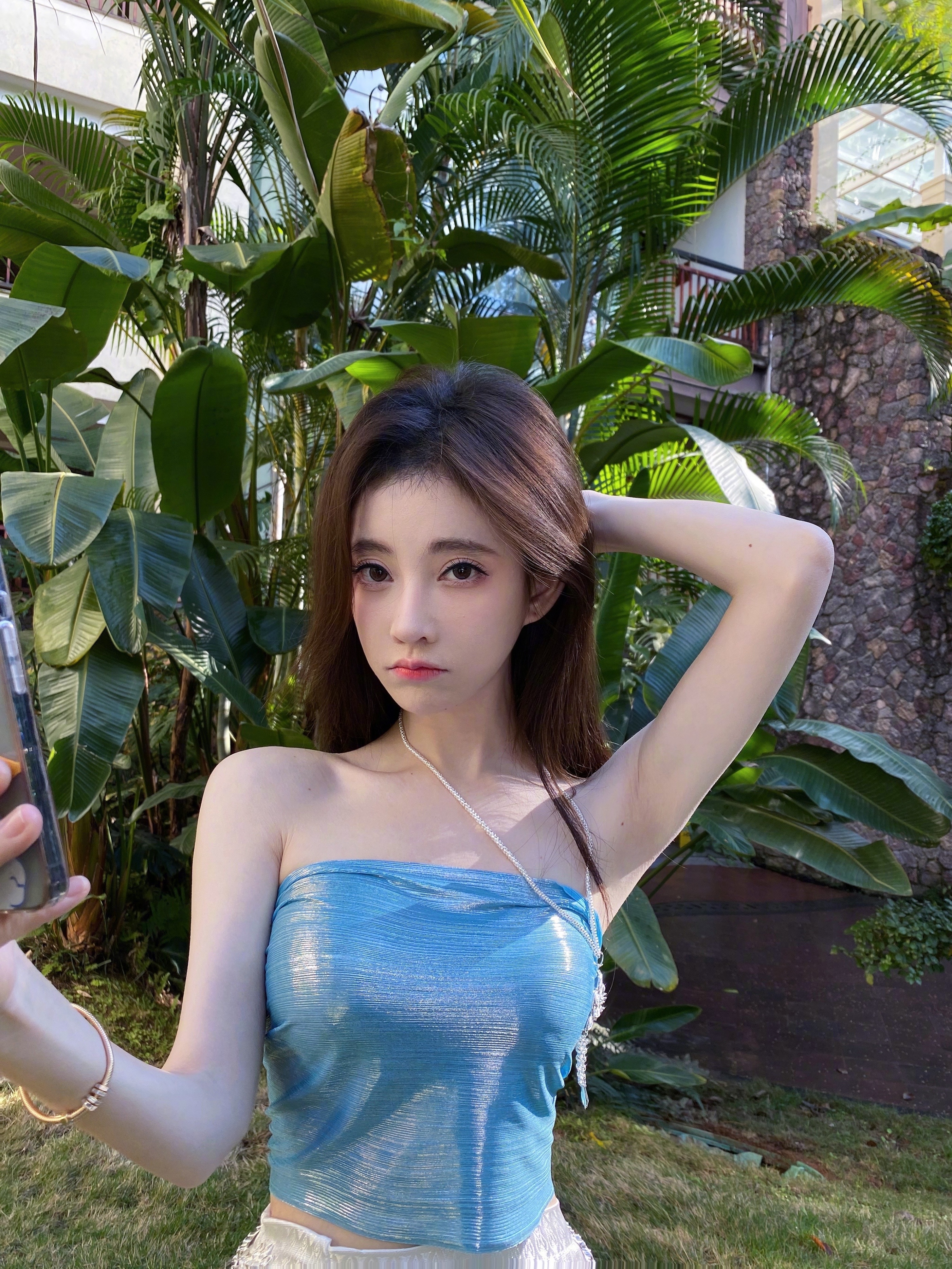 夏季来临“傣服”成爆款，鞠婧祎冯提莫纷纷化身傣族少女