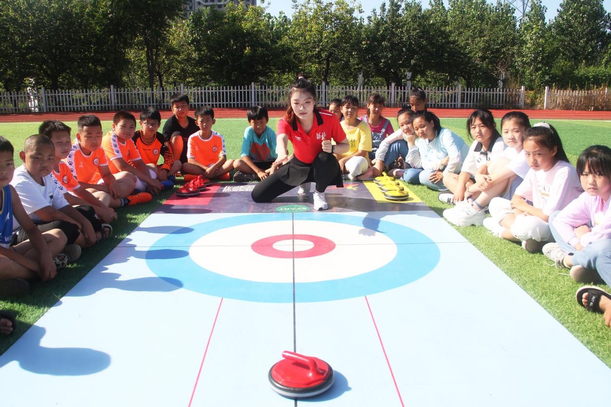 唐山市丰润区东马庄小学：暑期享受冰壶之乐