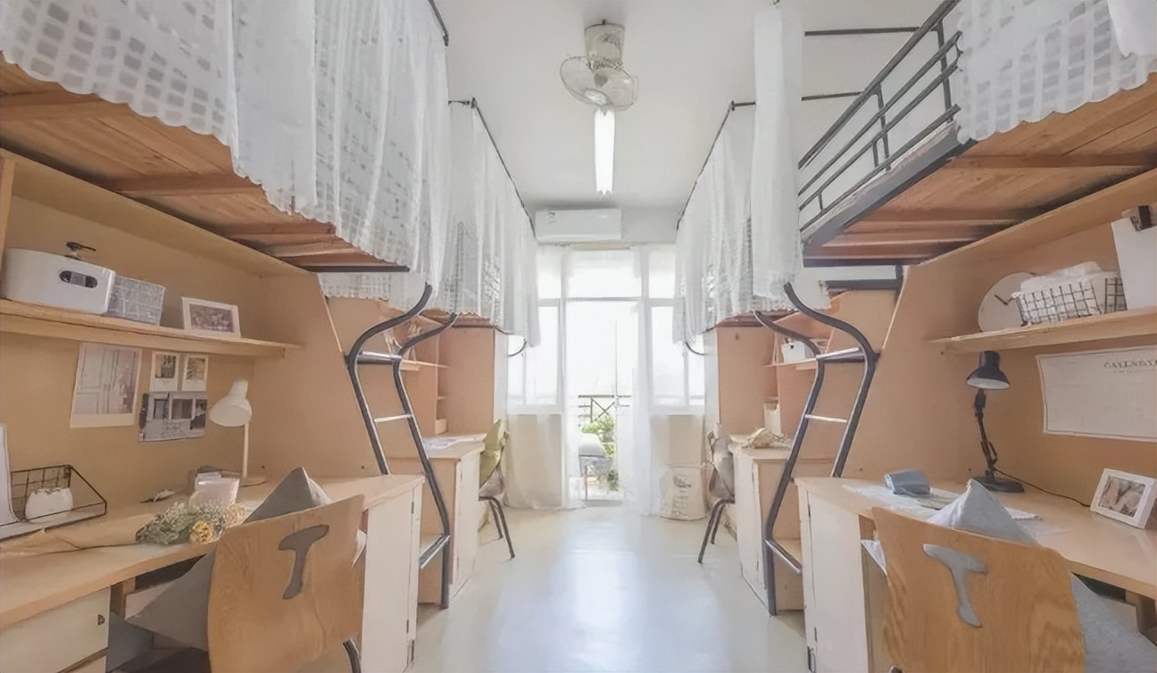 国内大学宿舍都长啥样？厦大不愧为“海景房”，吹着晚风看星星