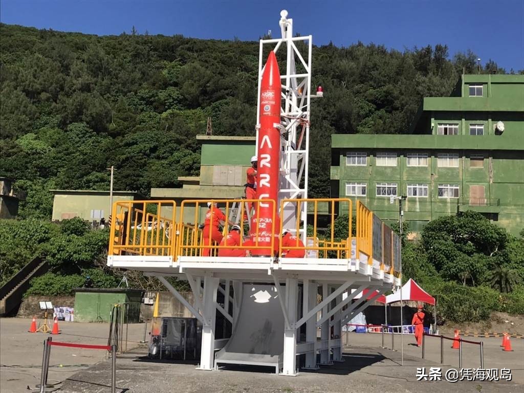 台灣火箭僅發射2分鐘便墜海，台當局吹噓成功，台網民：像玩具