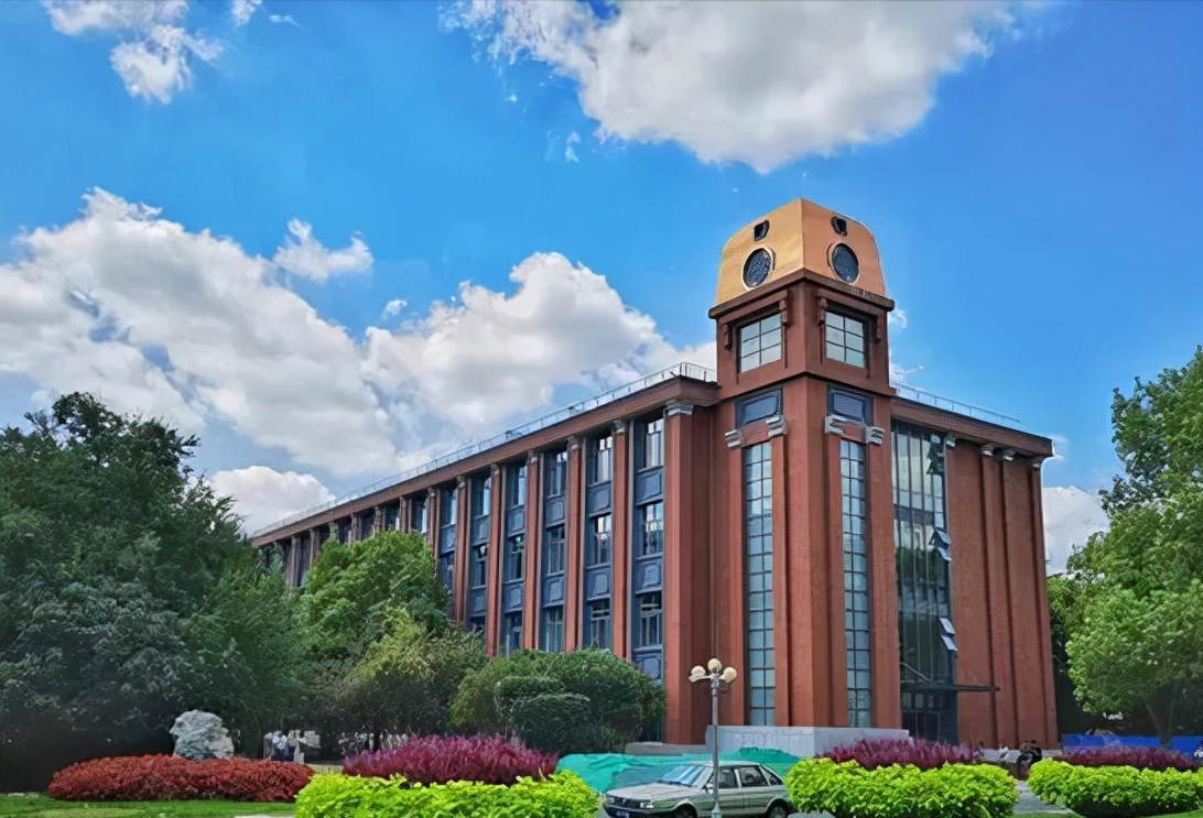 冲破国外技术封锁、创下多个“第一”！2022年，华理发出“最耀眼”的一束光！