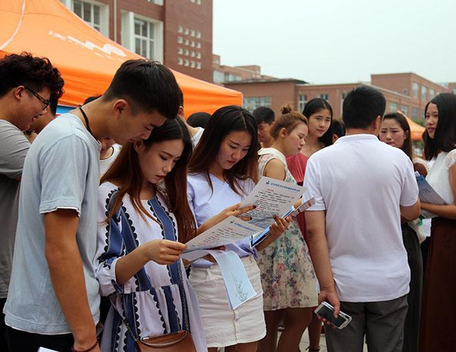 公务员不再以“招考”为主？三类学生能免试上岸，还是干部级别