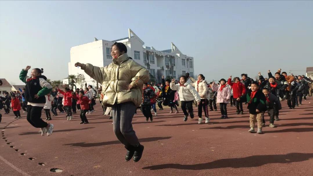 漣水縣義興中心小學開展首屆心育節(jié)(圖19) 漣水縣義興中心小學開展首屆心育節(jié)(圖19)