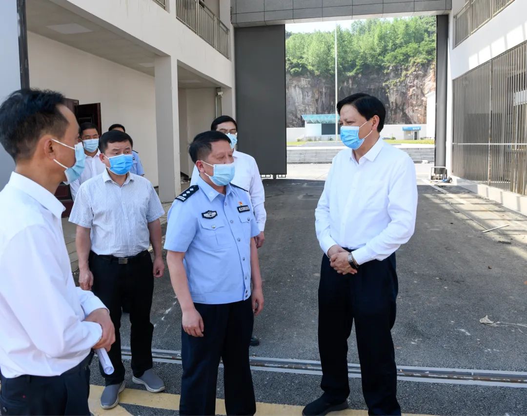 李万千在调研公安司法行政工作时强调 强化政治引领 依法履职尽责 在推动怀化高质量跨越式发展中彰显担当
