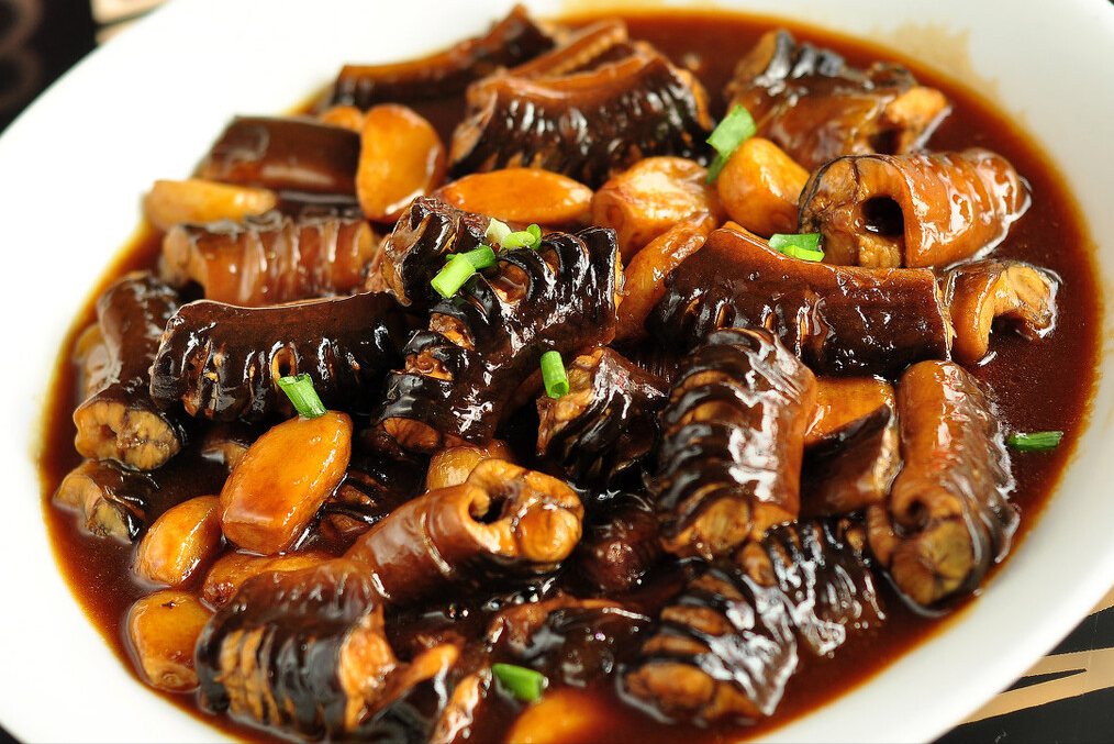 烧黄鳝别着急下锅,提前多做2步,黄鳝又香又嫩,没有土腥味